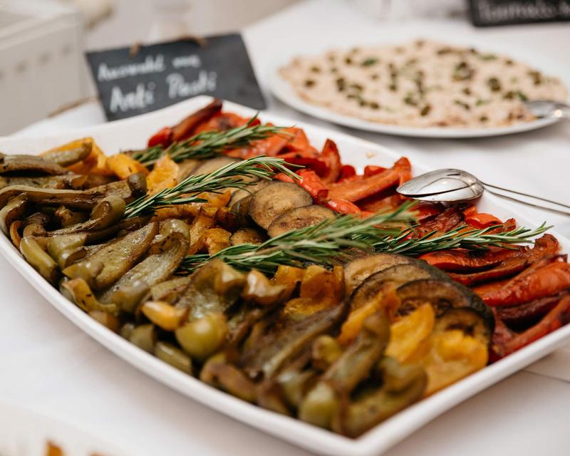 Buffetaufnahme mit Antipasti