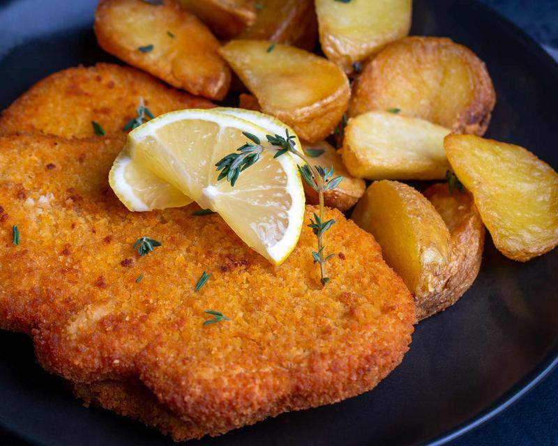 Bild eines Schnitzels mit Bratkartoffeln